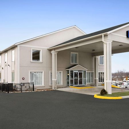 Days Inn By Wyndham Woodstock Εξωτερικό φωτογραφία