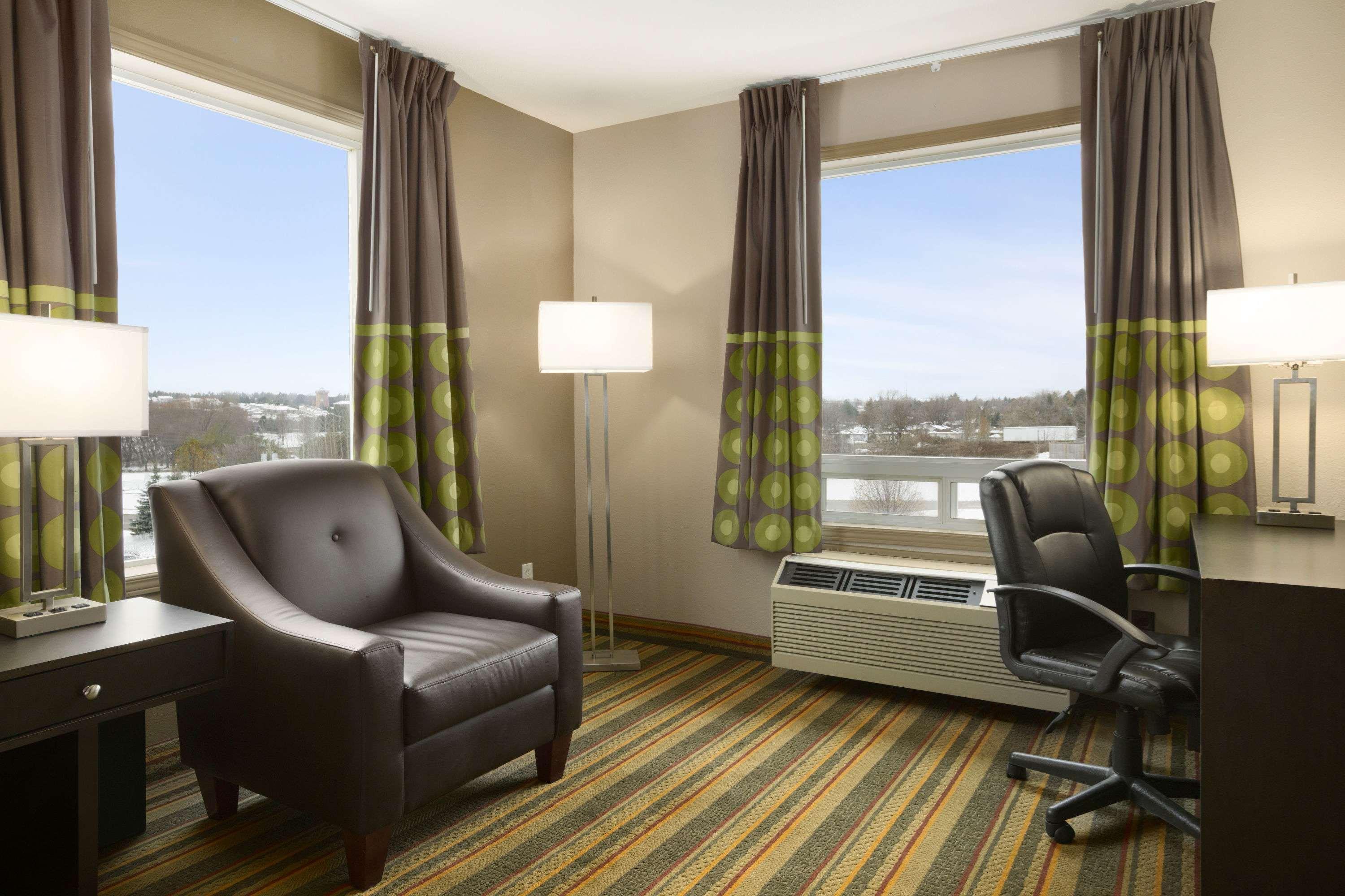 Days Inn By Wyndham Woodstock Εξωτερικό φωτογραφία