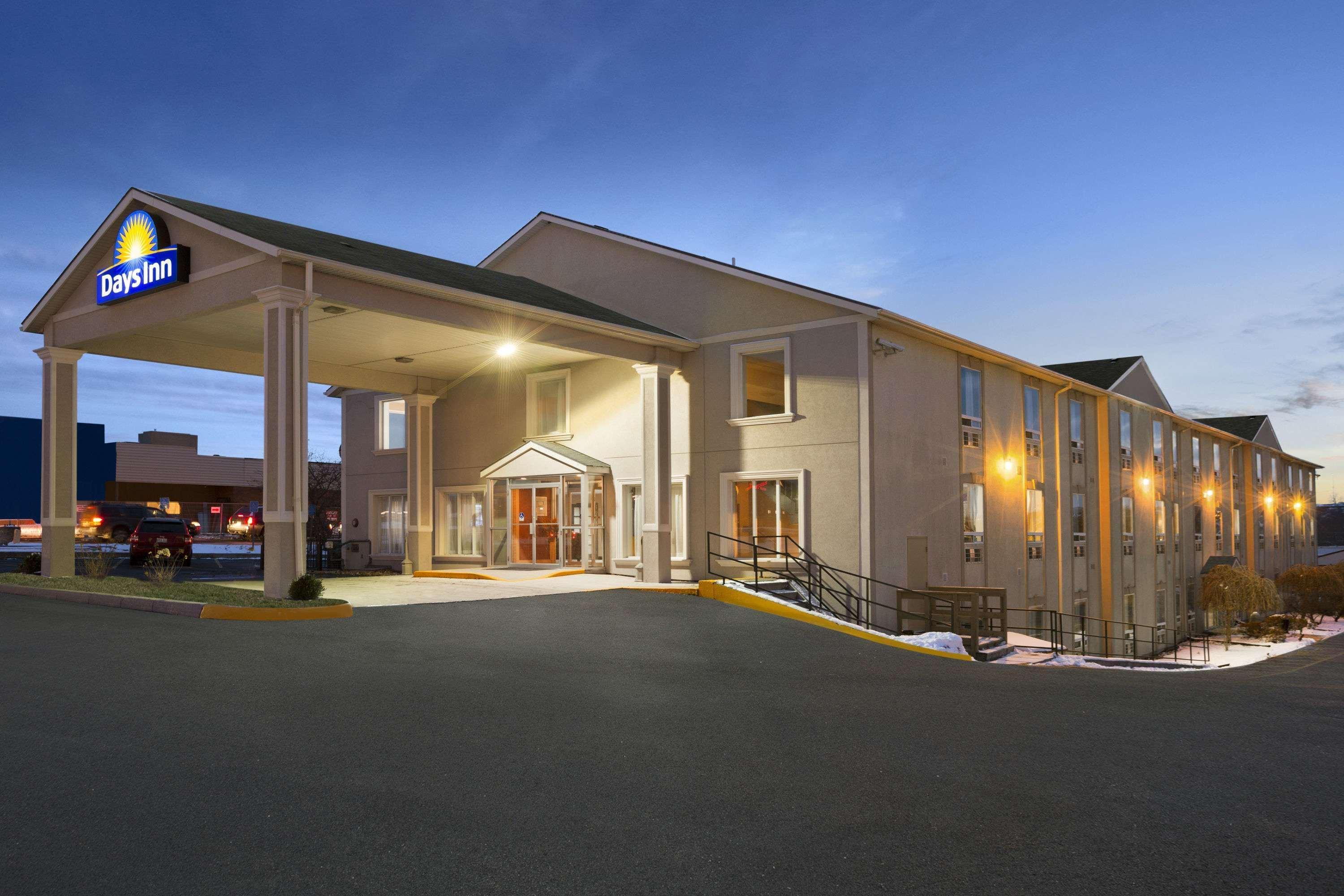 Days Inn By Wyndham Woodstock Εξωτερικό φωτογραφία